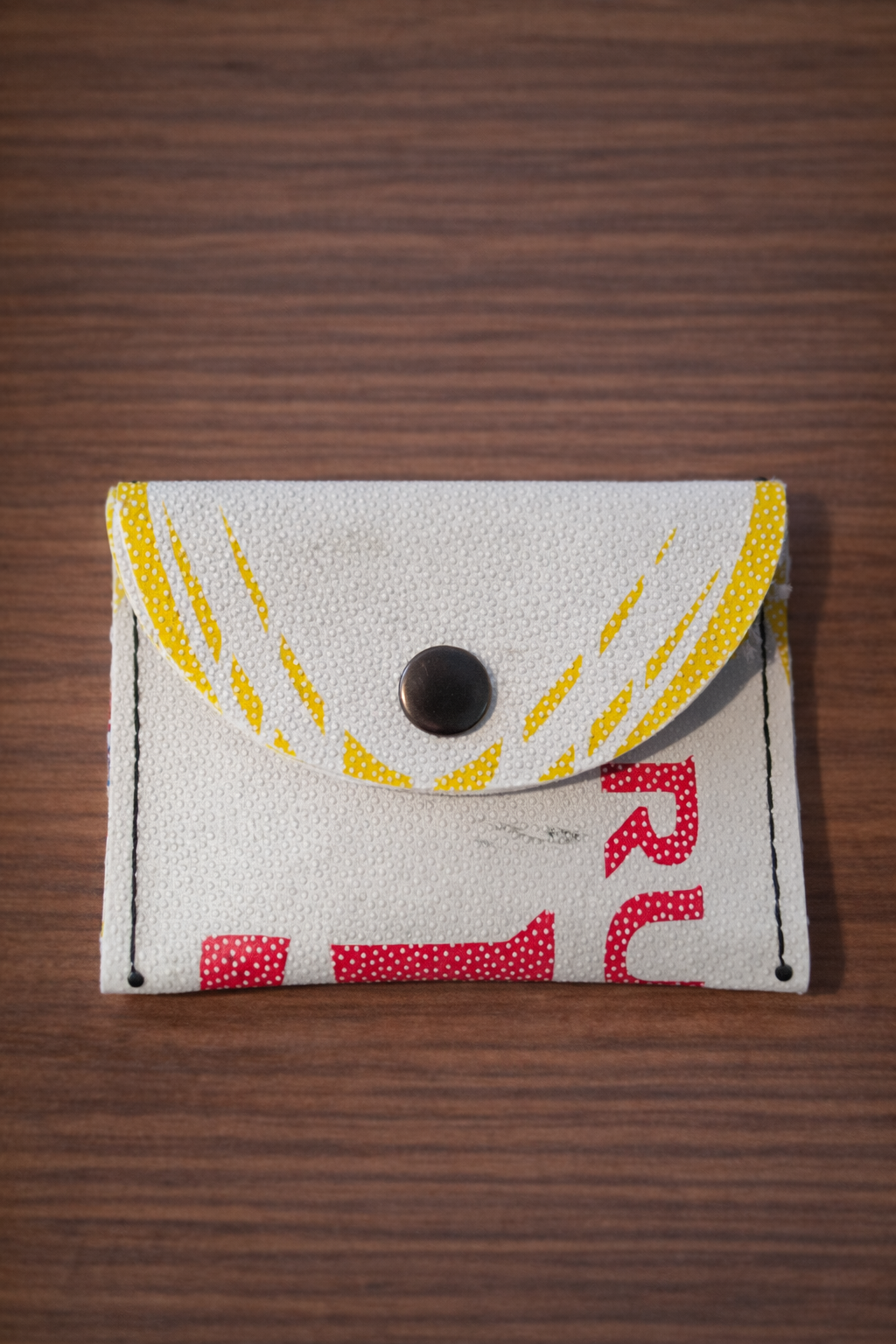 Pochette Porte-monnaie en ballon de Rugby recyclé