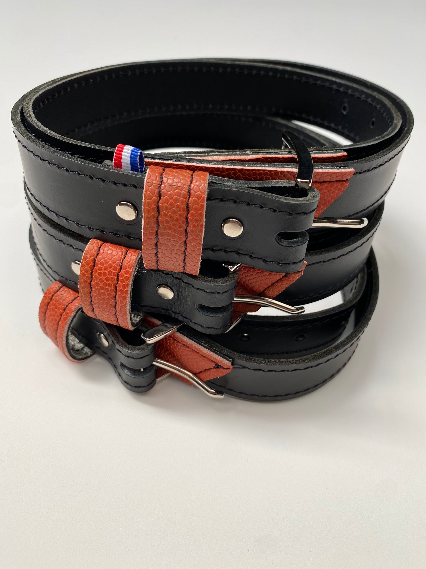 Ceinture en cuir et ballon de basket
