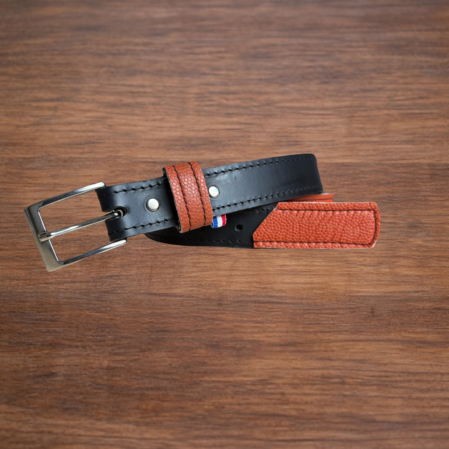 Ceinture en cuir et ballon de basket