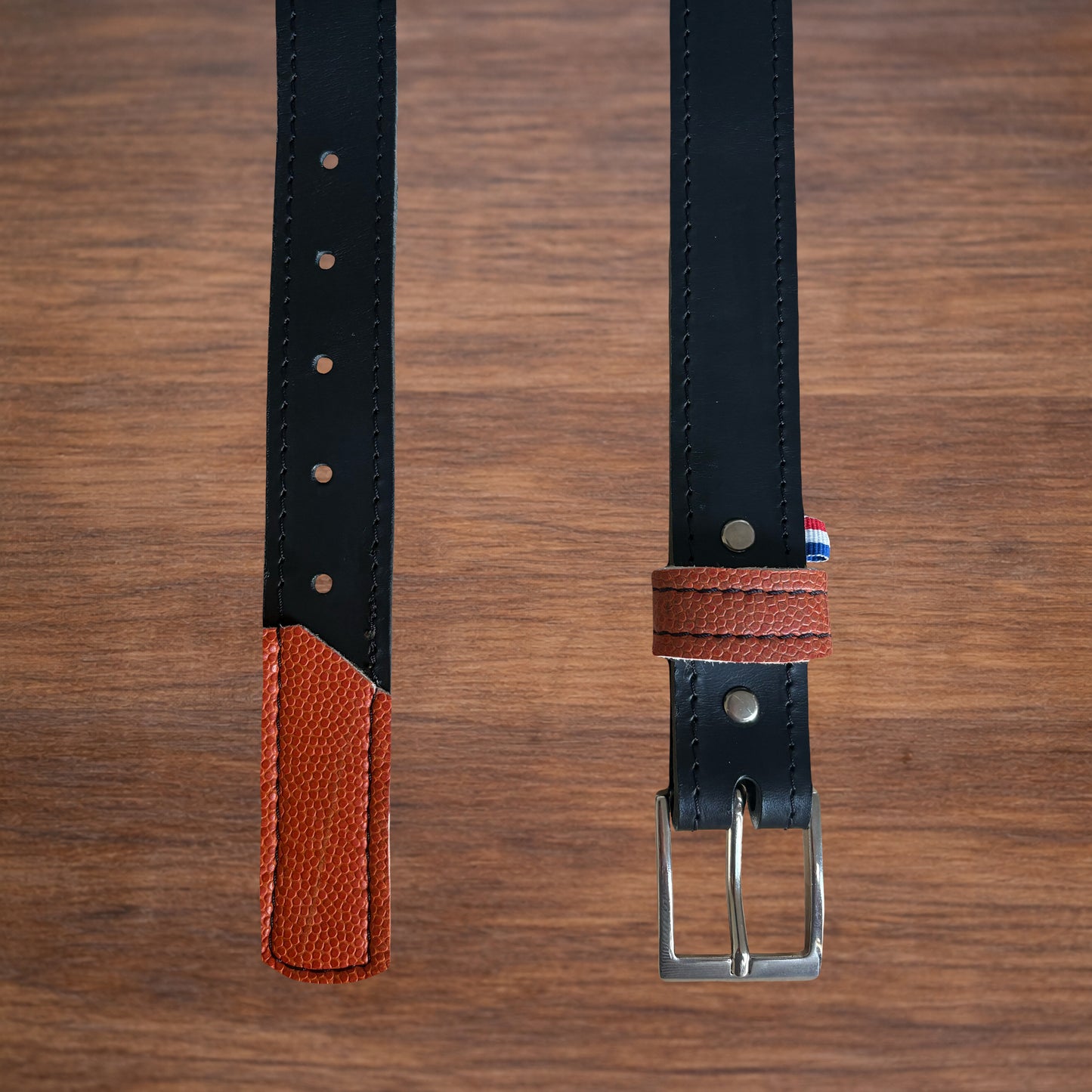 Ceinture en cuir et ballon de basket