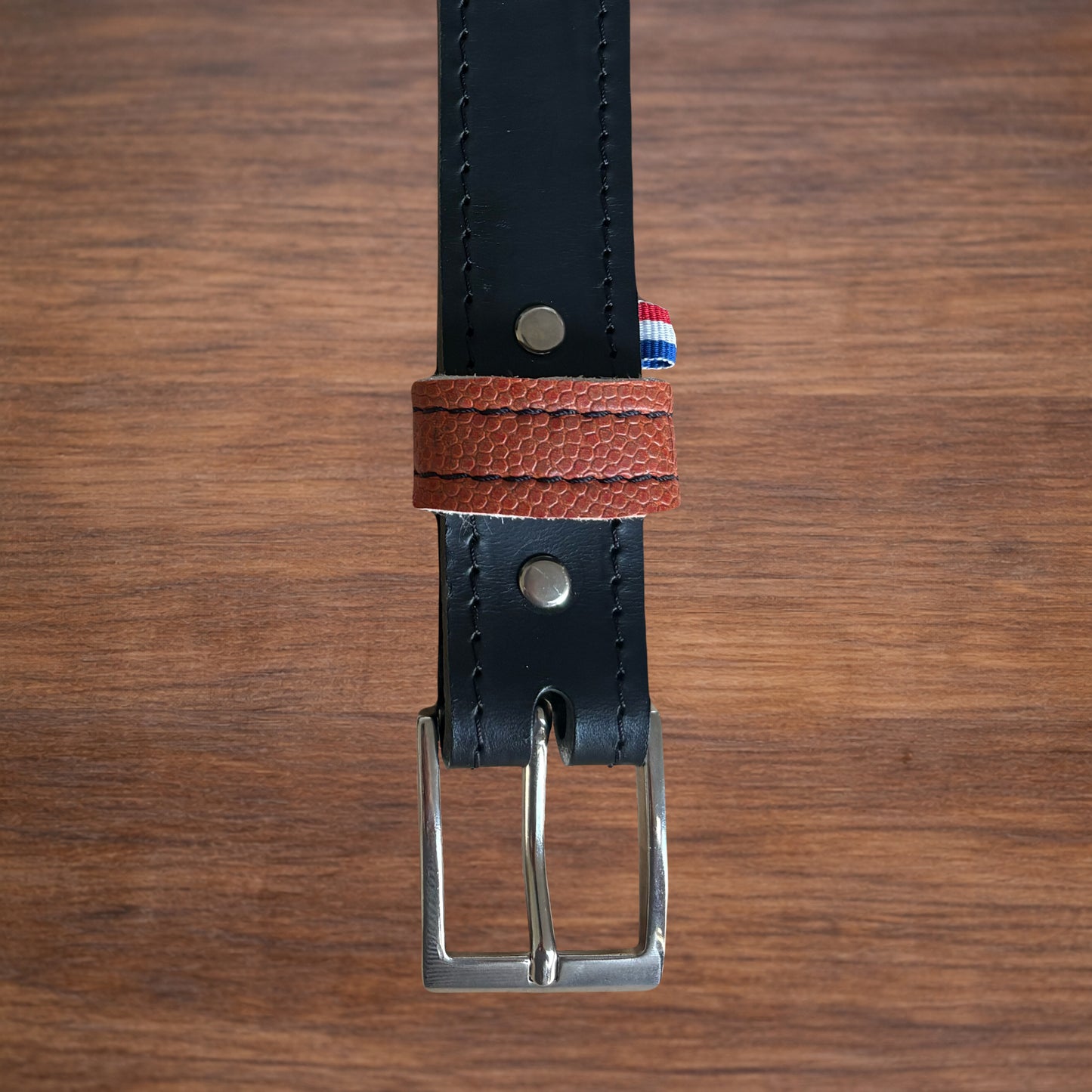 Ceinture en cuir et ballon de basket