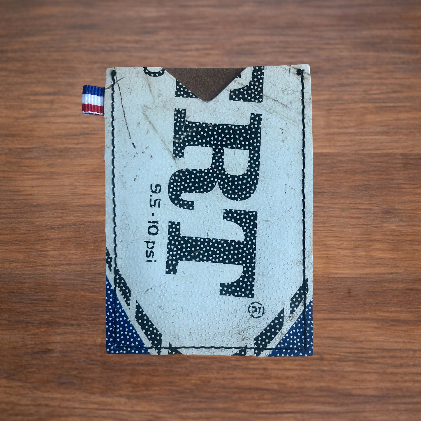 Porte-CB en ballon de rugby recyclé GILBERT bleu et noir