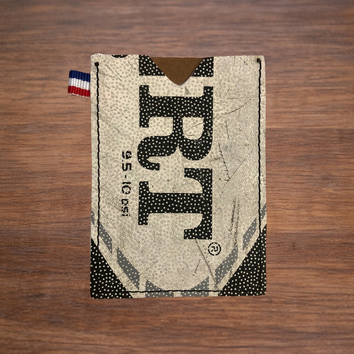 Porte-CB en ballon de rugby recyclé GILBERT noir et gris