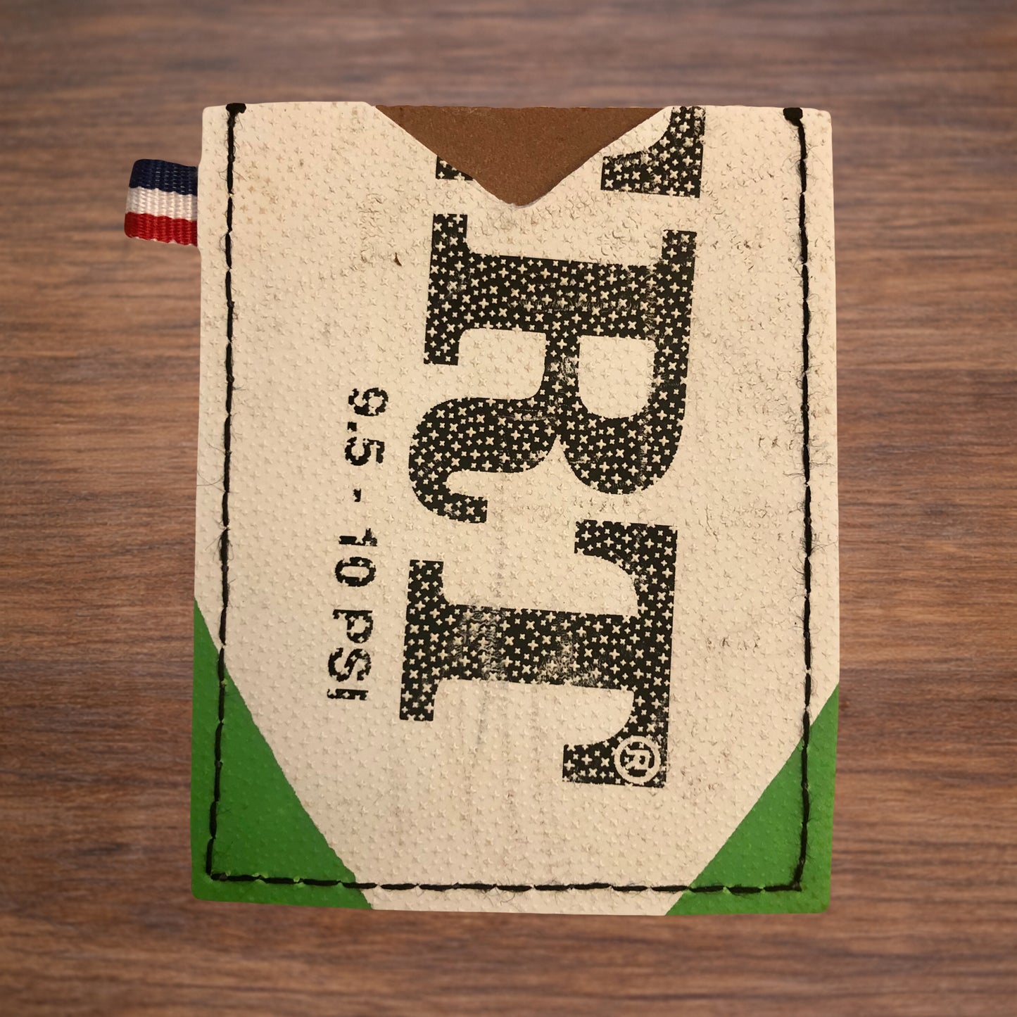 Porte-CB en ballon de rugby recyclé GILBERT vert