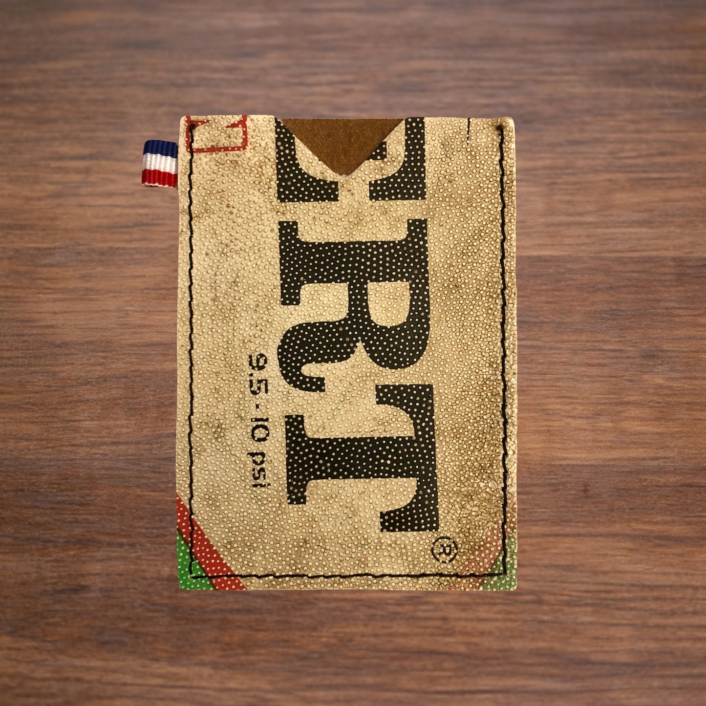 Porte-CB en ballon de rugby recyclé GILBERT vert et rouge