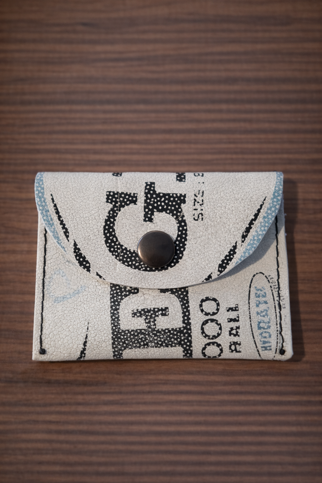 Pochette Porte-monnaie en ballon de Rugby recyclé