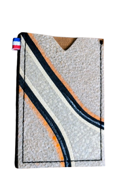 Porte-CB en ballon de basket recyclé MOLTEN "chargé d'histoire"