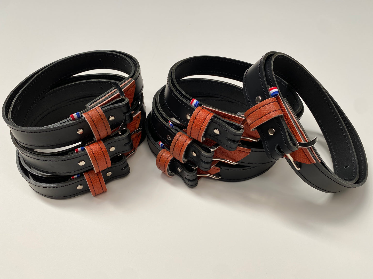 Ceinture en cuir et ballon de basket